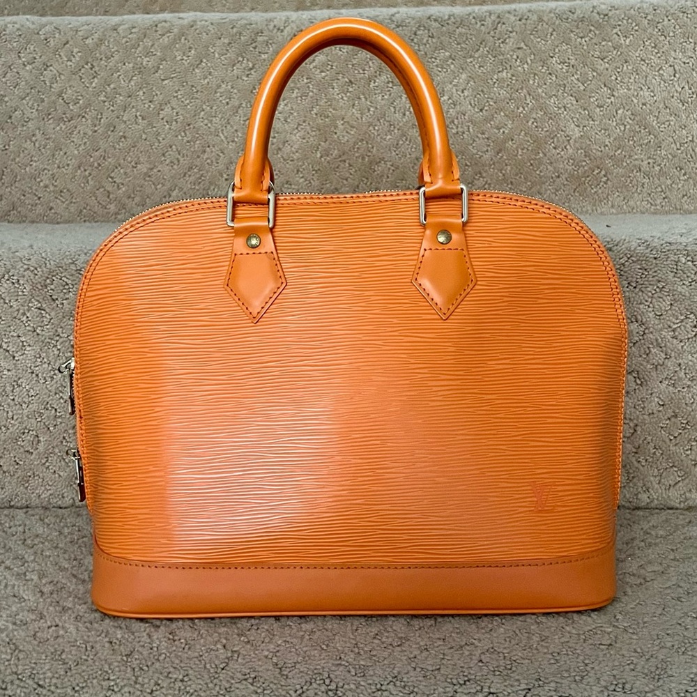 Authentic Louis Vuitton vintage mandarin epi Alma